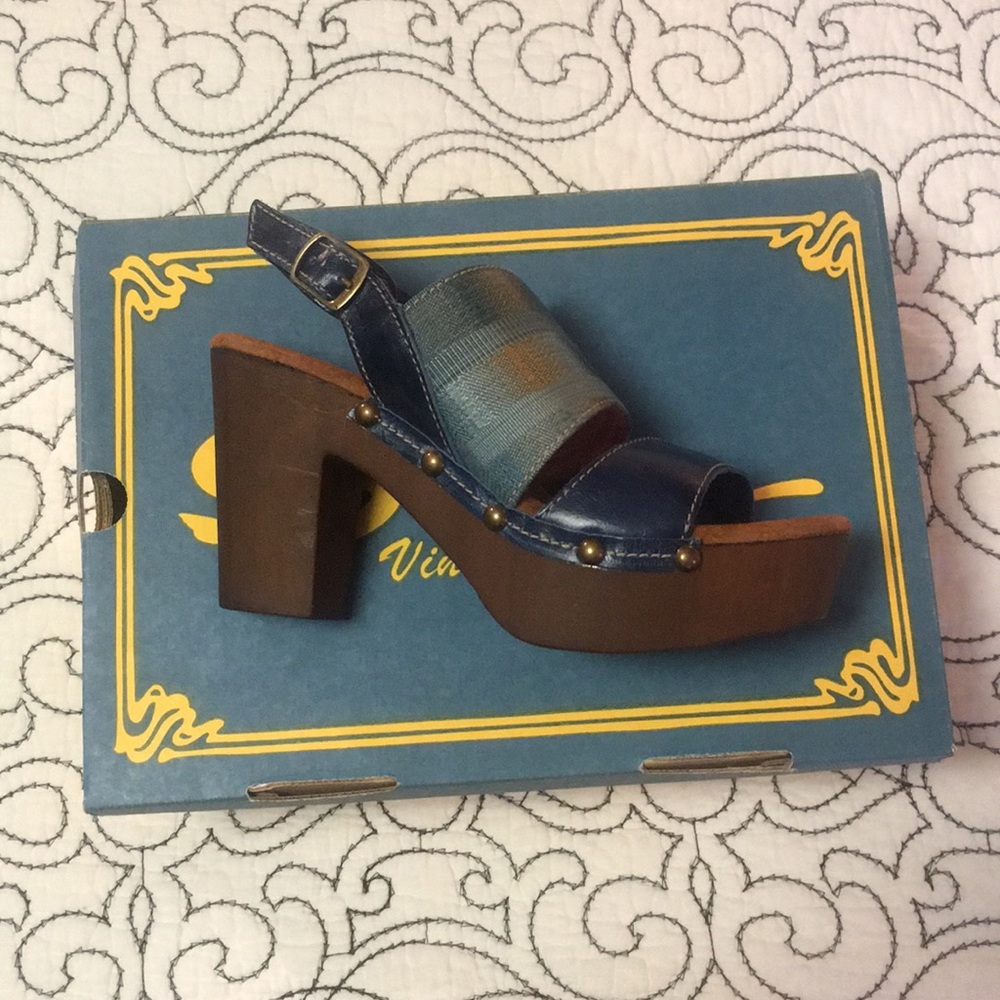 NIB Sbicca blue tapestry platform sandals. Sz 9
